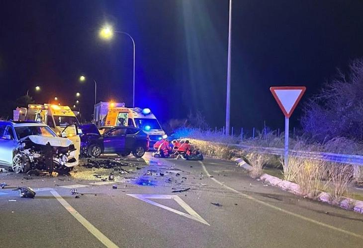 Accidente mortal de tráfico de noche en Alcúdia con servicios de emergencia